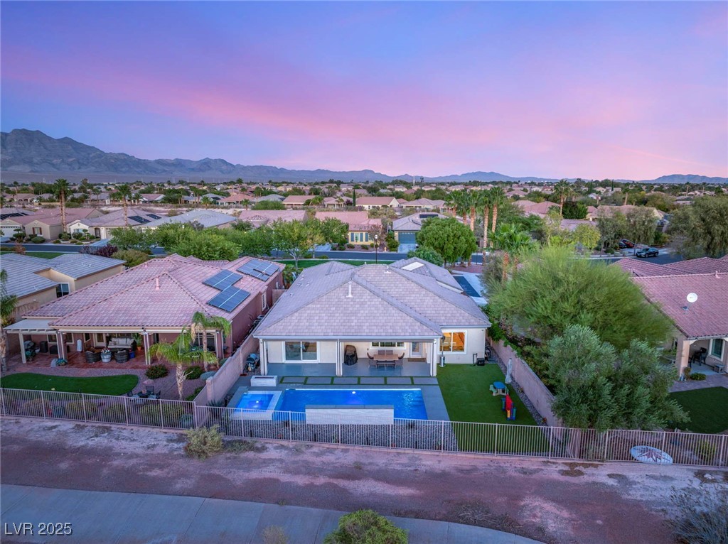 8129 Bay Colony Street