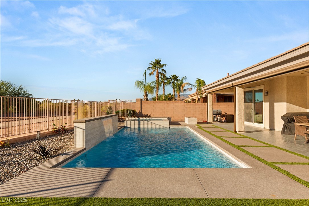 8129 Bay Colony Street