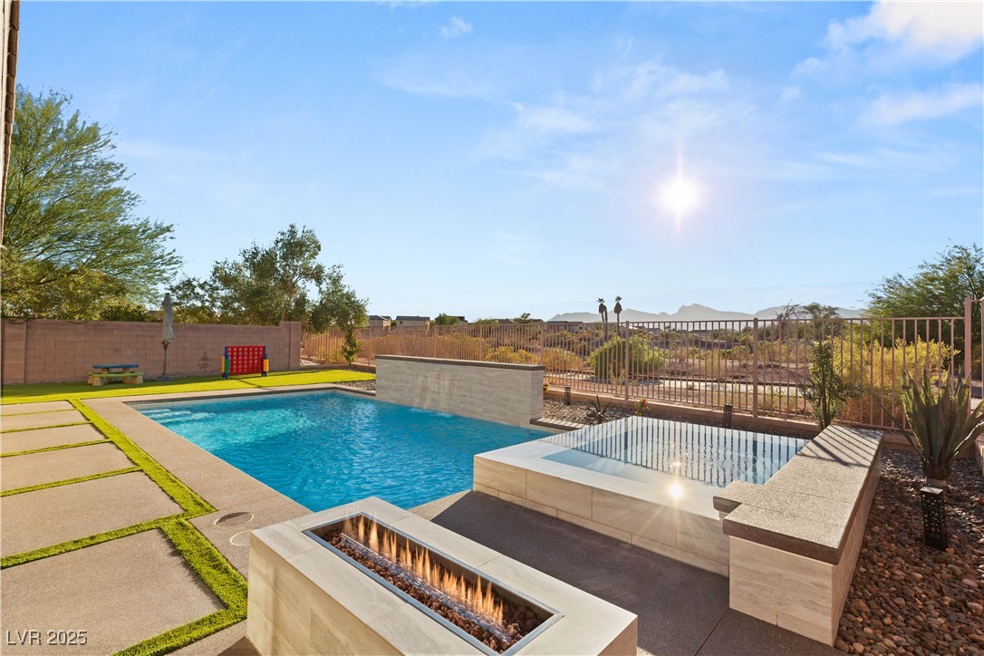 8129 Bay Colony Street