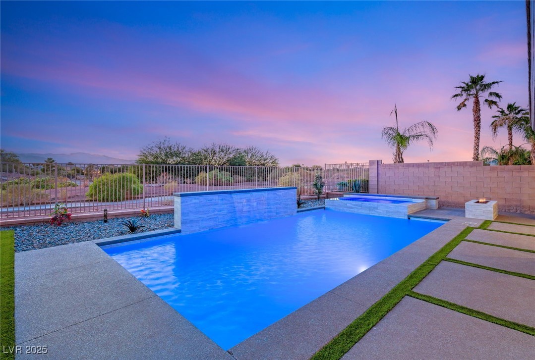 8129 Bay Colony Street