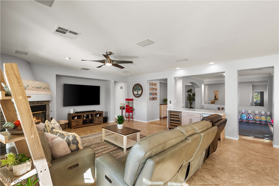 8129 Bay Colony Street