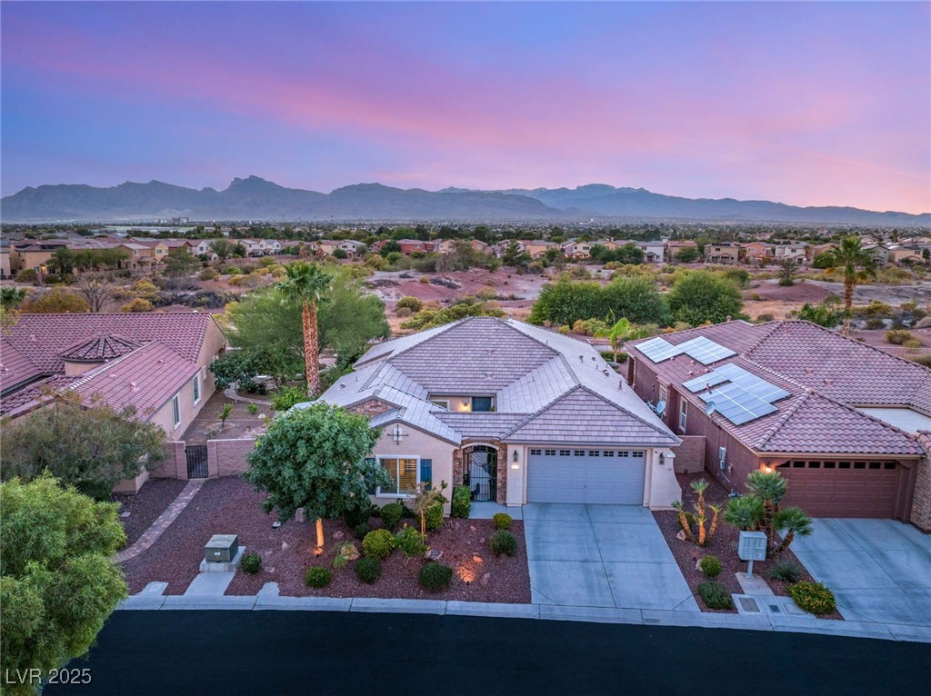 8129 Bay Colony Street