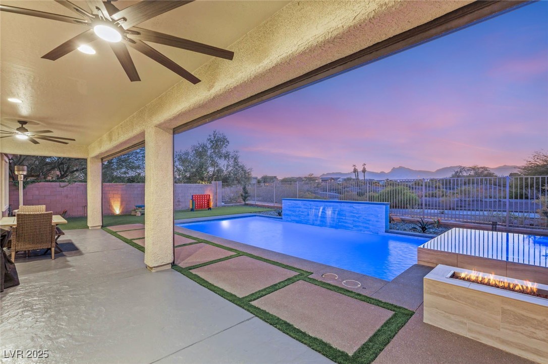 8129 Bay Colony Street