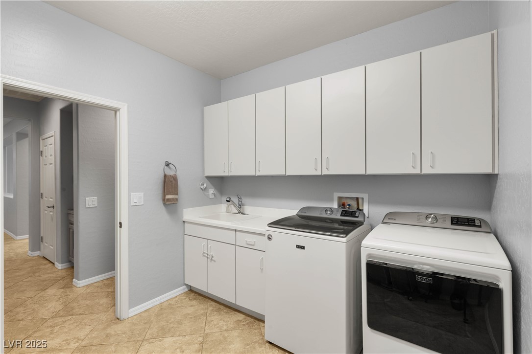 8129 Bay Colony Street