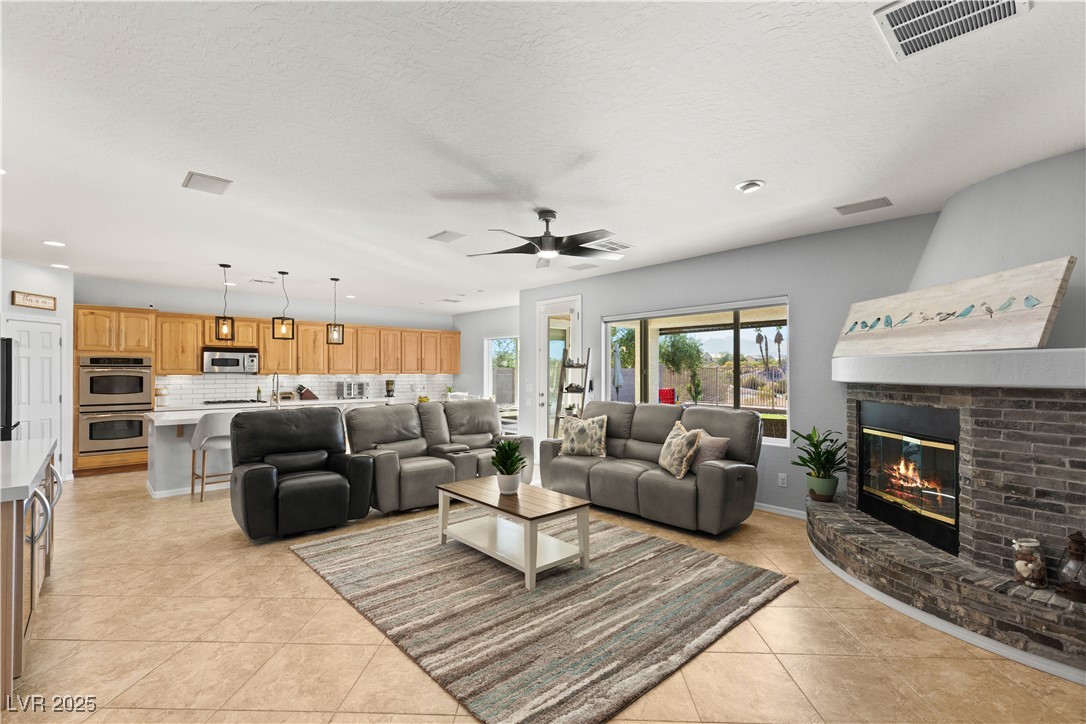 8129 Bay Colony Street