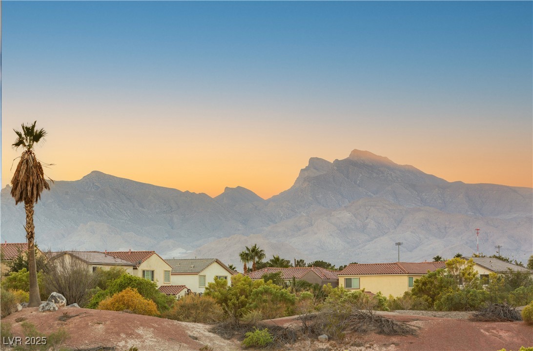 8129 Bay Colony Street