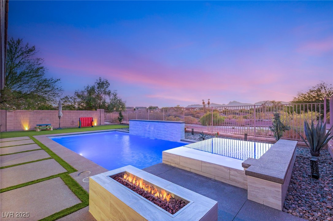 8129 Bay Colony Street