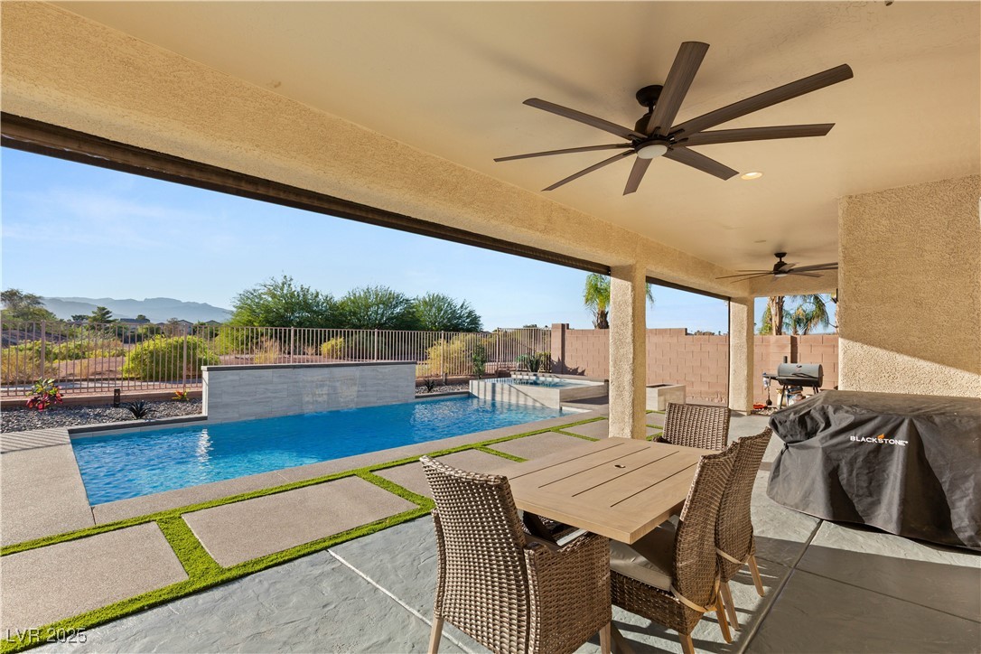 8129 Bay Colony Street