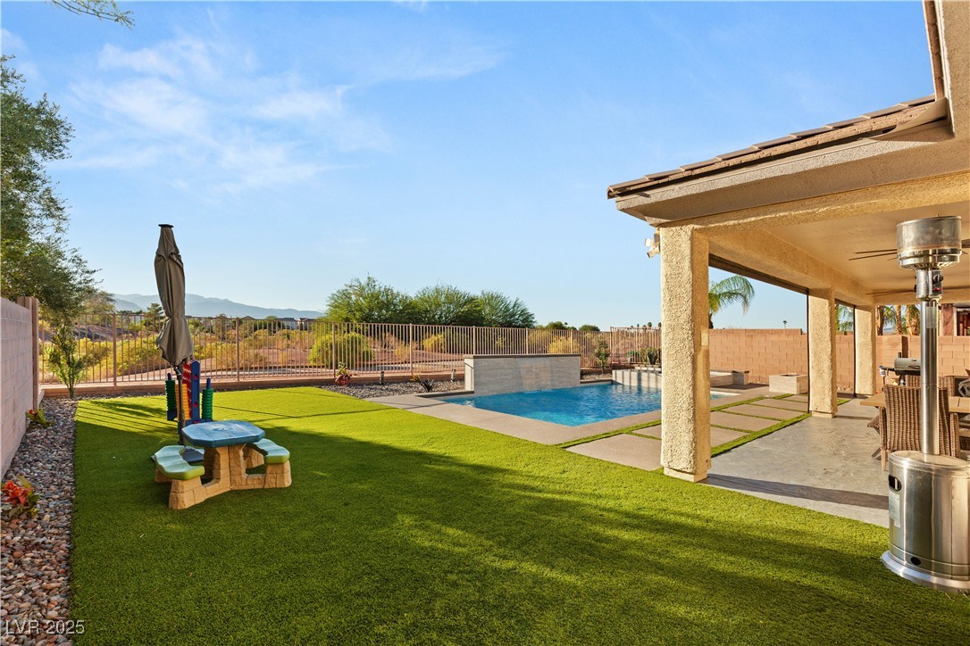 8129 Bay Colony Street