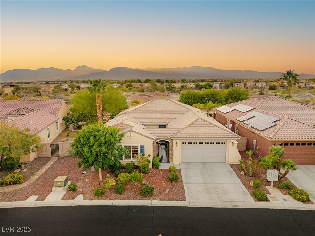 8129 Bay Colony Street