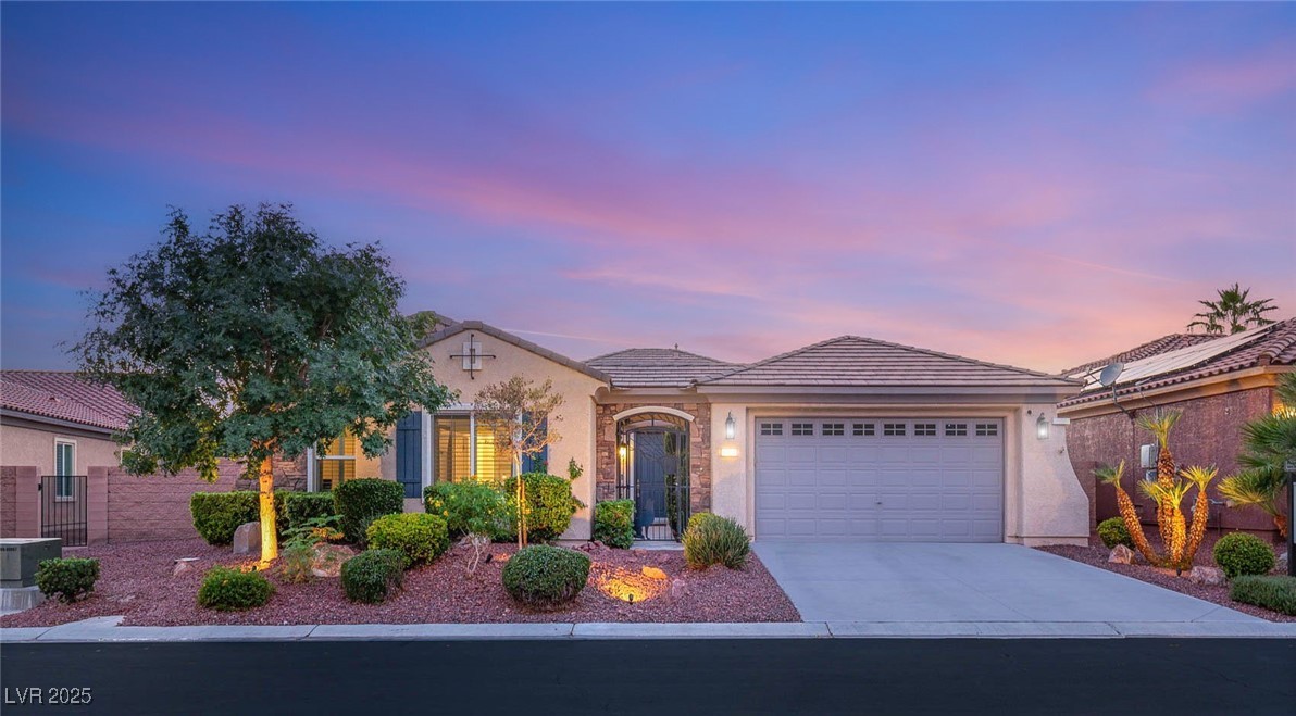 8129 Bay Colony Street