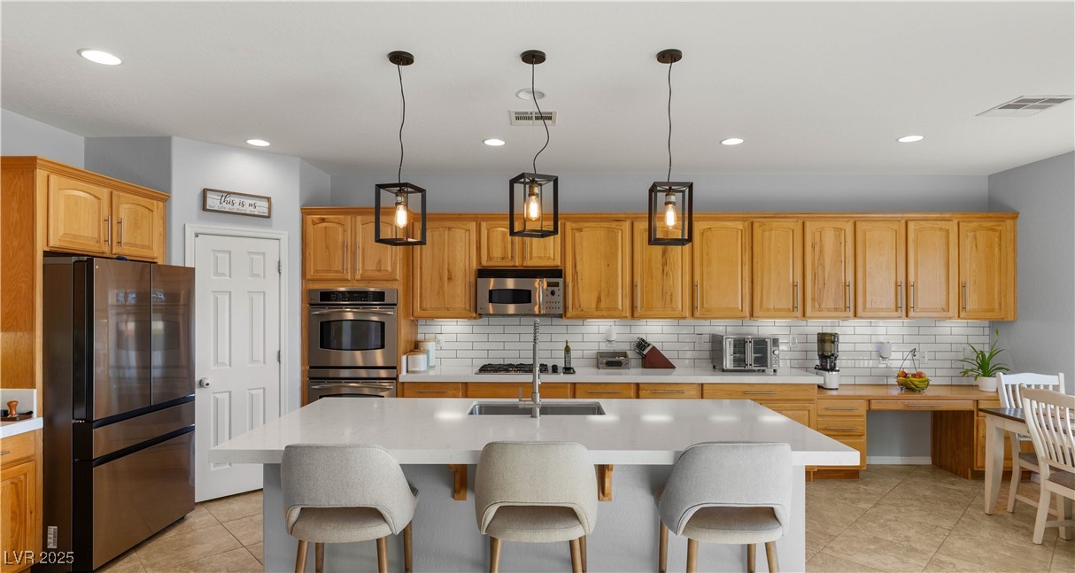 8129 Bay Colony Street