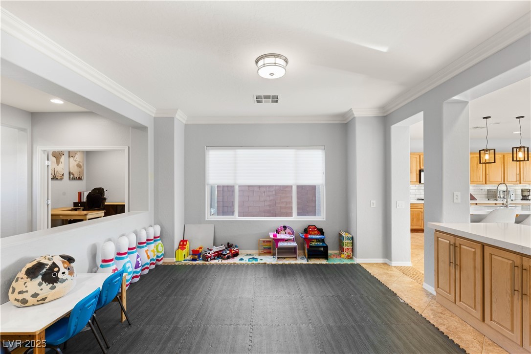 8129 Bay Colony Street