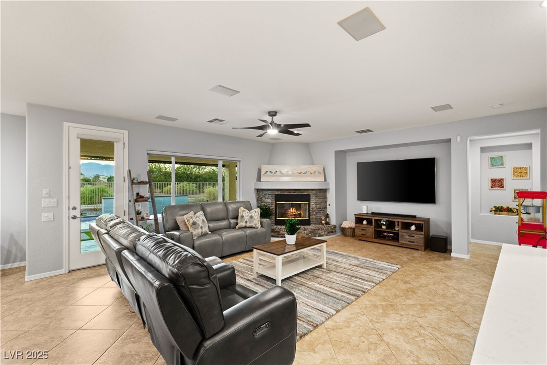 8129 Bay Colony Street