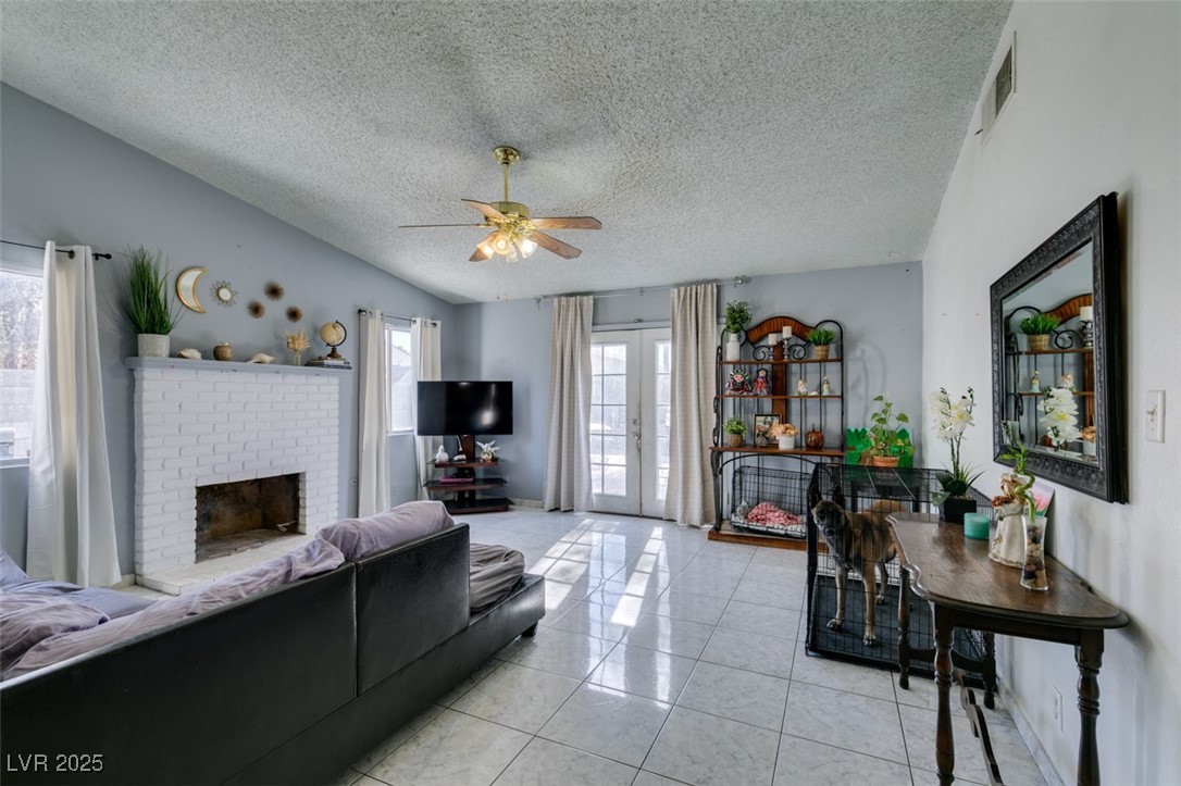 1816 North Torrey Pines Drive