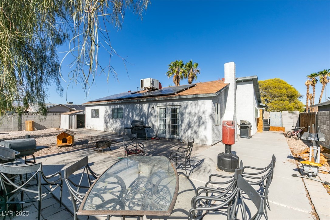 1816 North Torrey Pines Drive