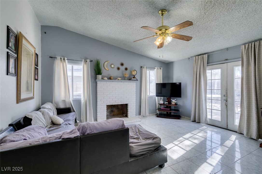 1816 North Torrey Pines Drive