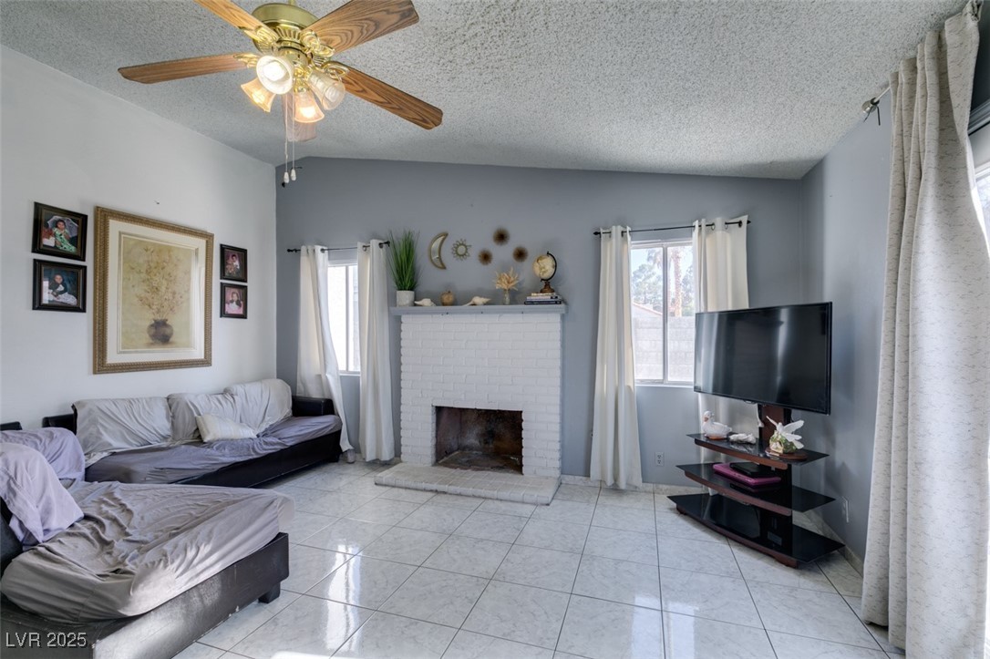 1816 North Torrey Pines Drive