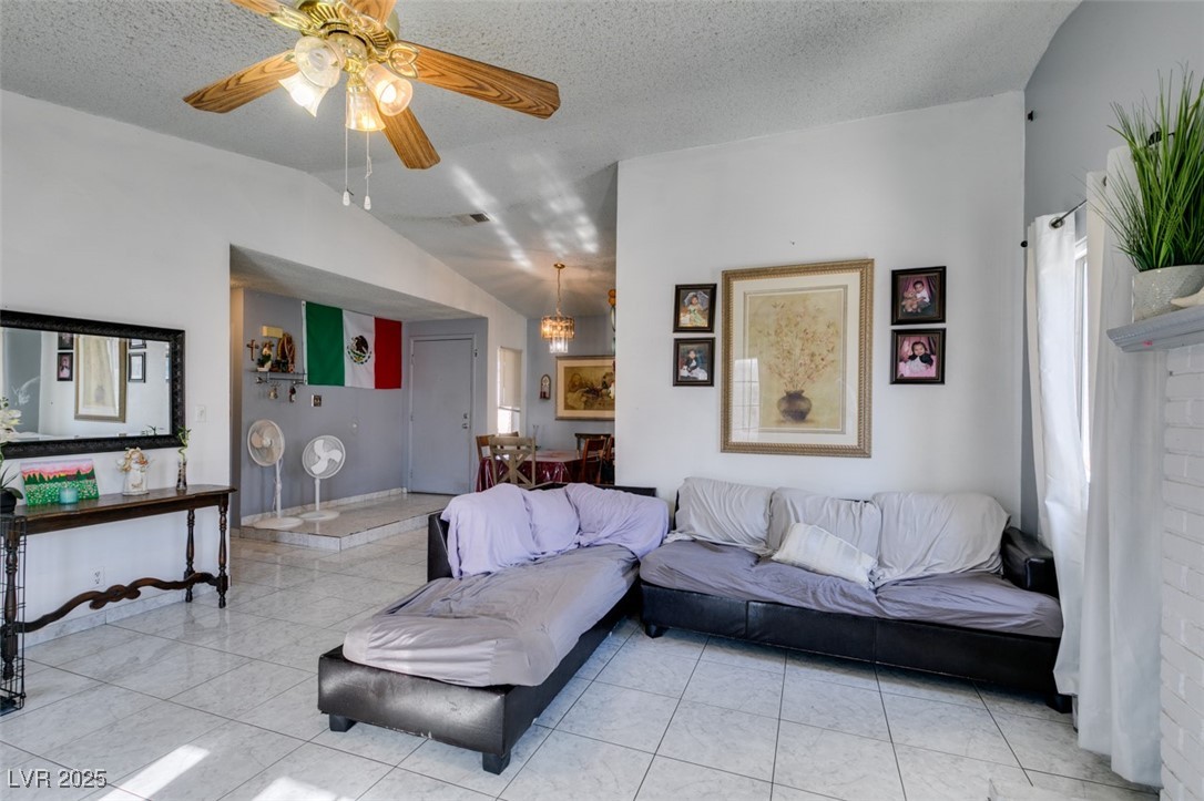 1816 North Torrey Pines Drive