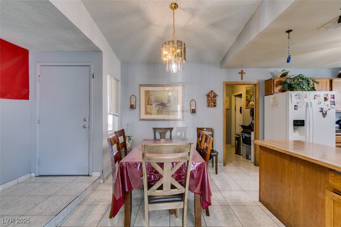 1816 North Torrey Pines Drive