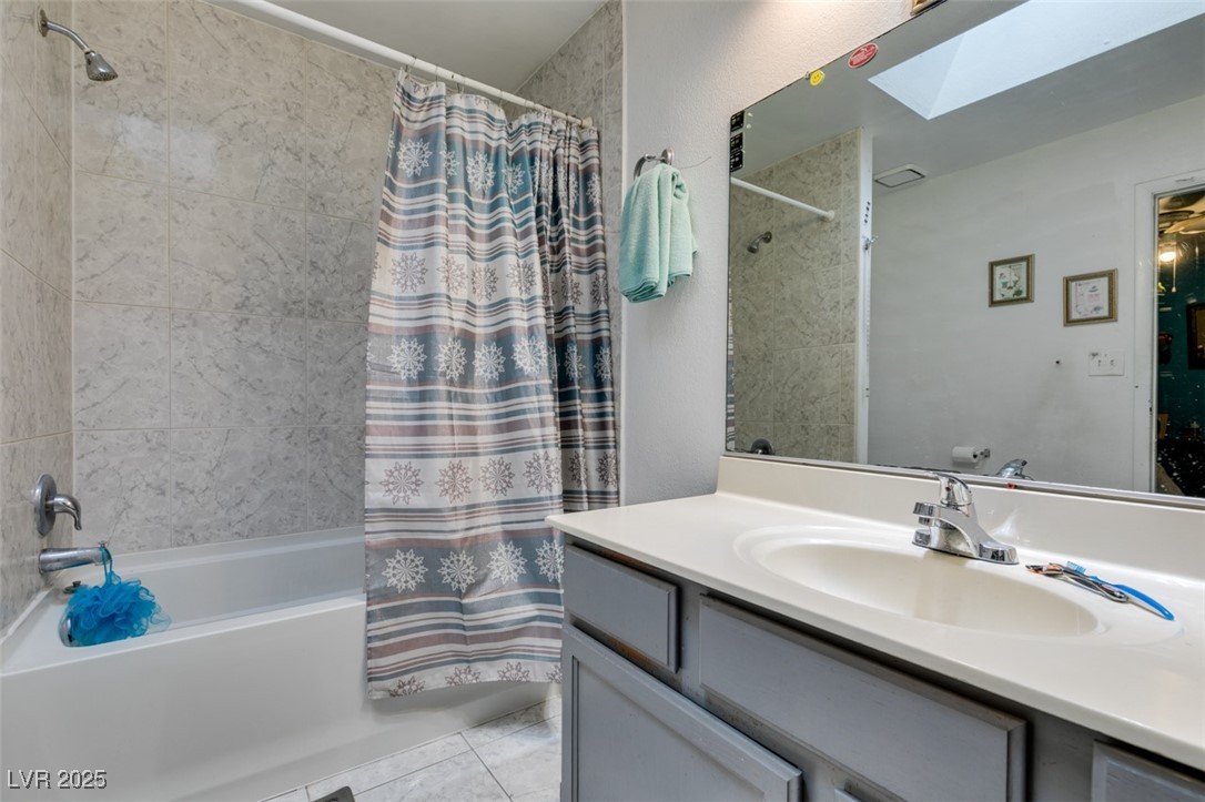 1816 North Torrey Pines Drive