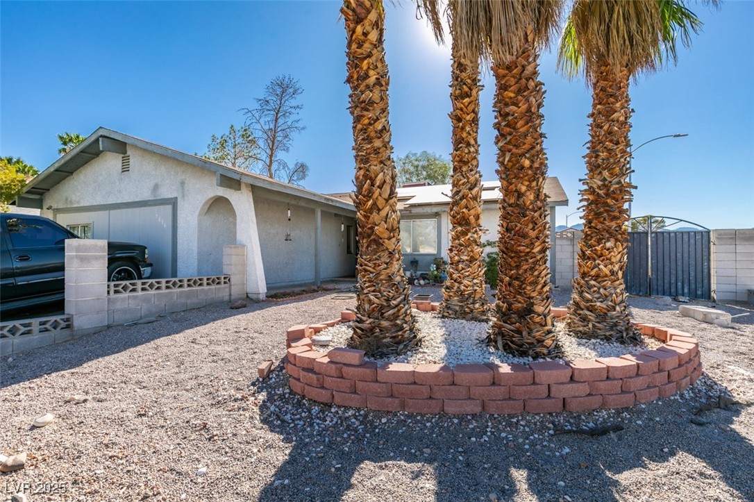 1816 North Torrey Pines Drive