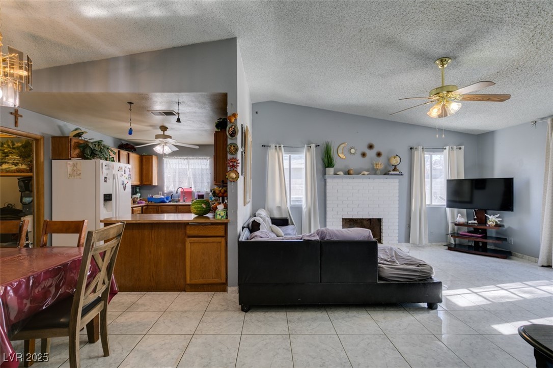 1816 North Torrey Pines Drive