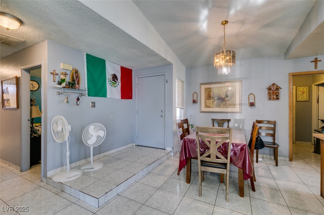 1816 North Torrey Pines Drive