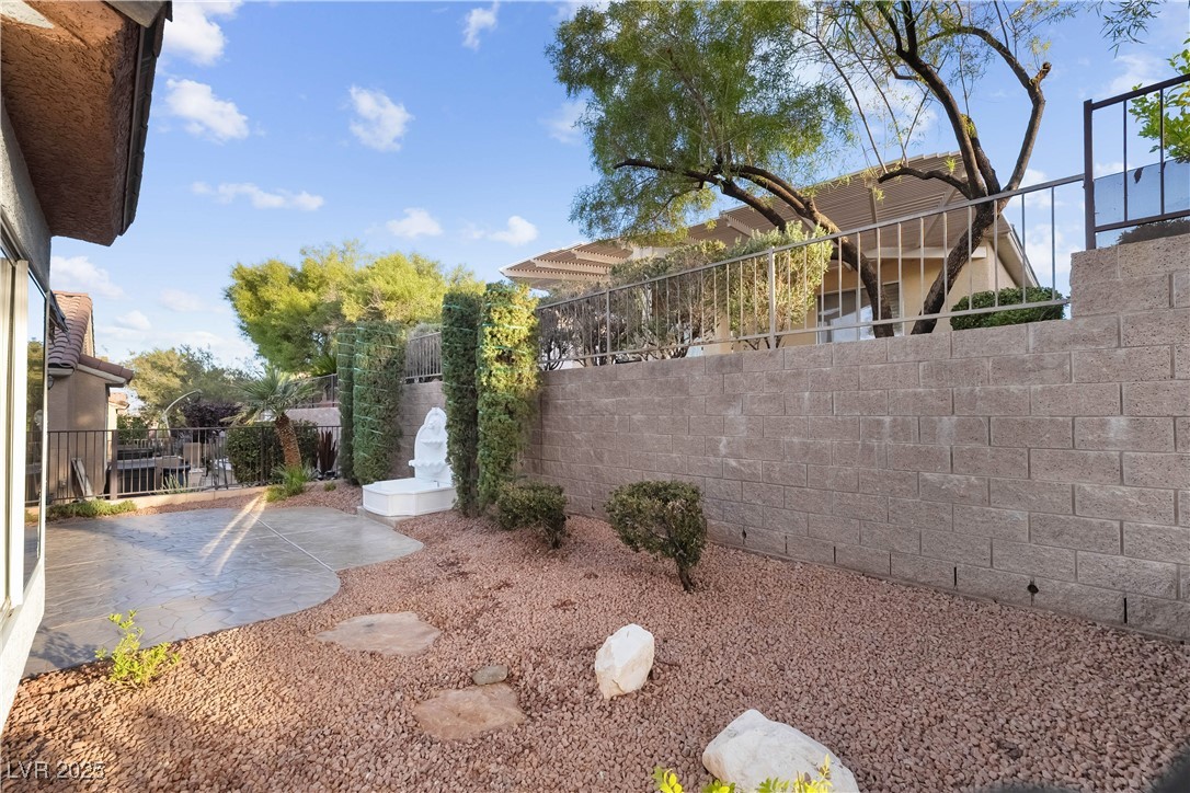 2810 Meadow Park Avenue