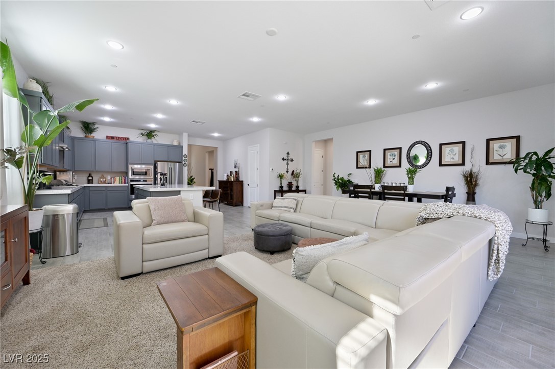 856 Klamath Springs Street