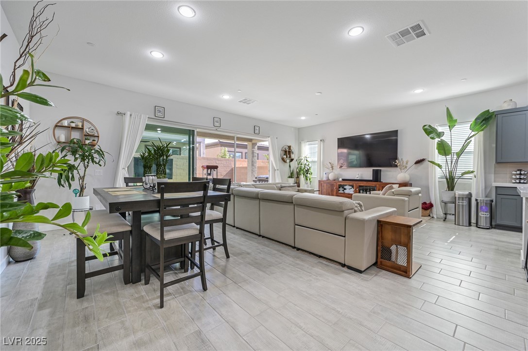 856 Klamath Springs Street