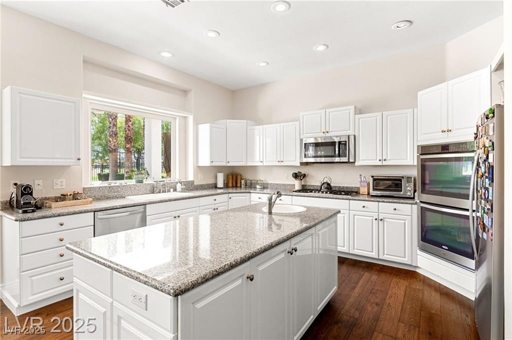 8901 Robinson Ridge Drive