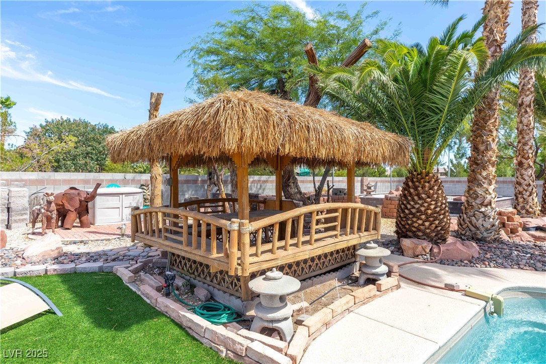 6204 Muirlands Court