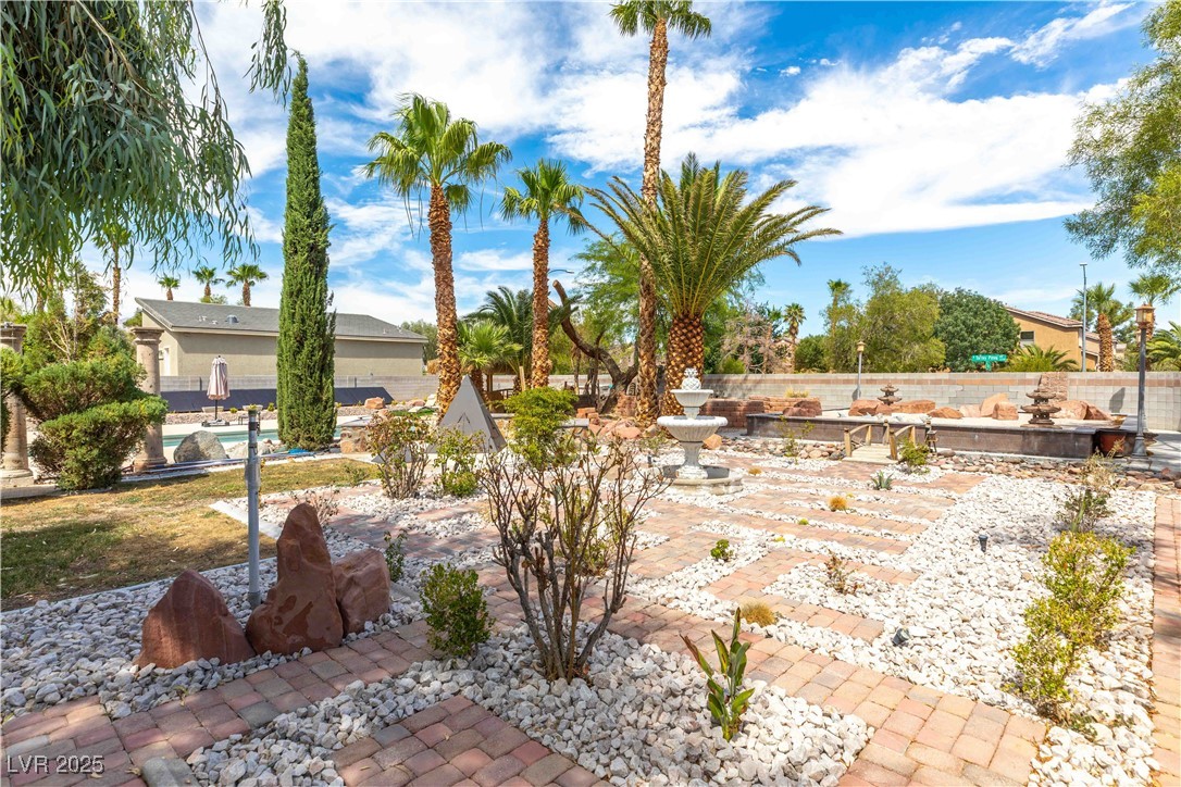 6204 Muirlands Court