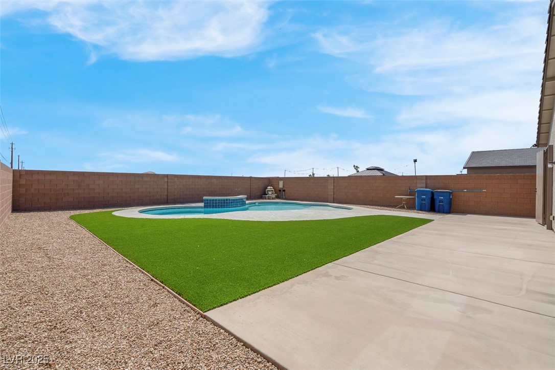 3556 Valley Lily Street