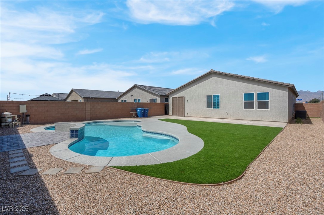 3556 Valley Lily Street