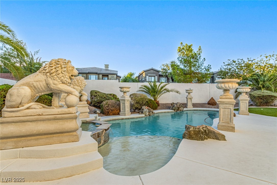 7609 Belgian Lion Street