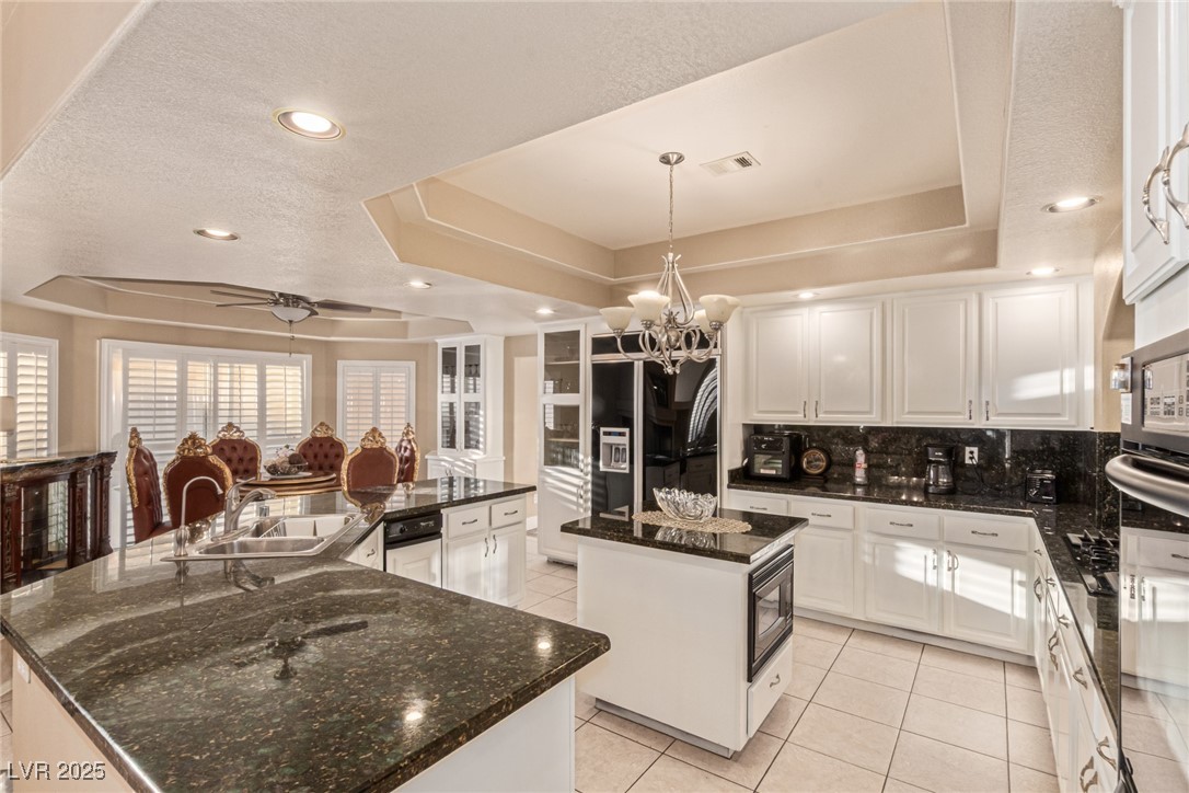 7609 Belgian Lion Street