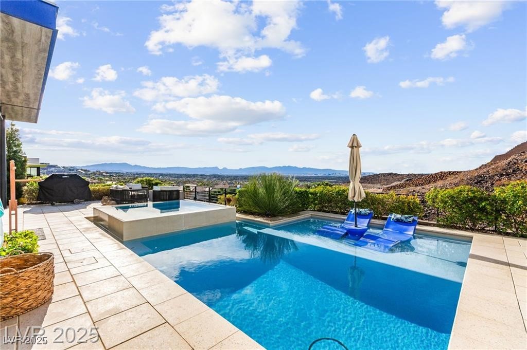 387 Solitude Peak Lane