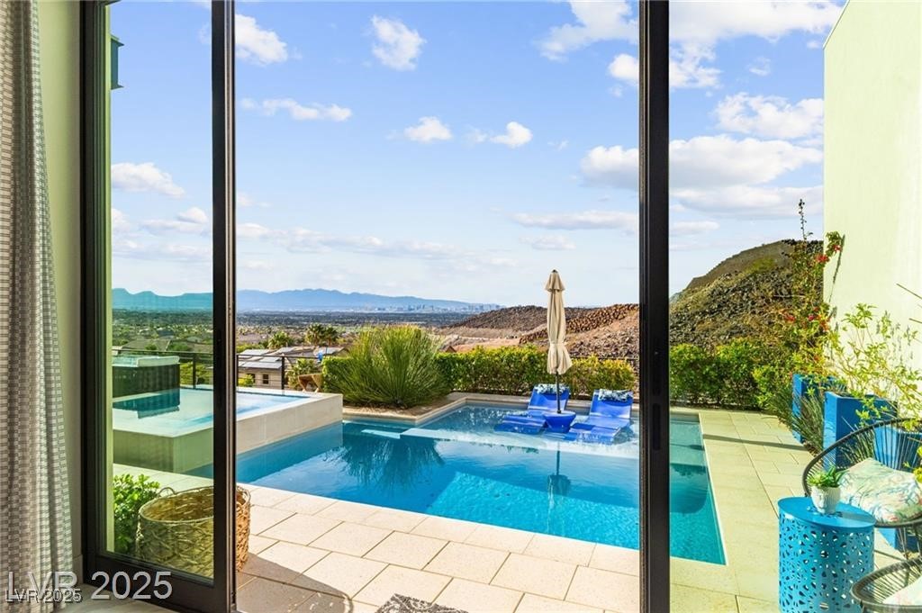 387 Solitude Peak Lane