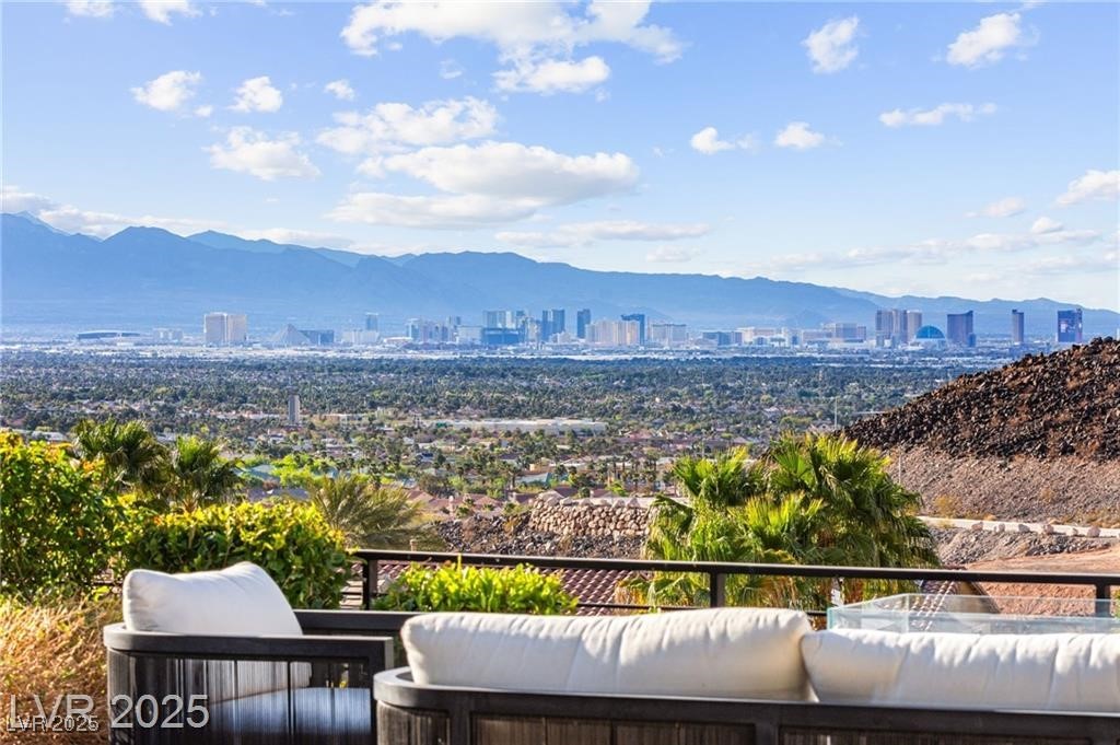 387 Solitude Peak Lane