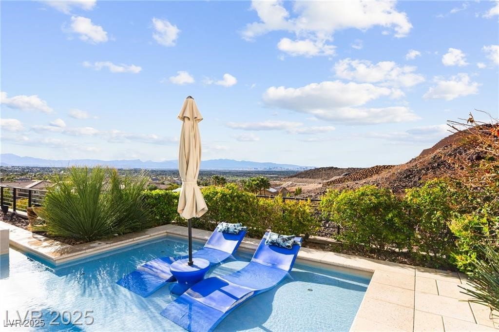 387 Solitude Peak Lane