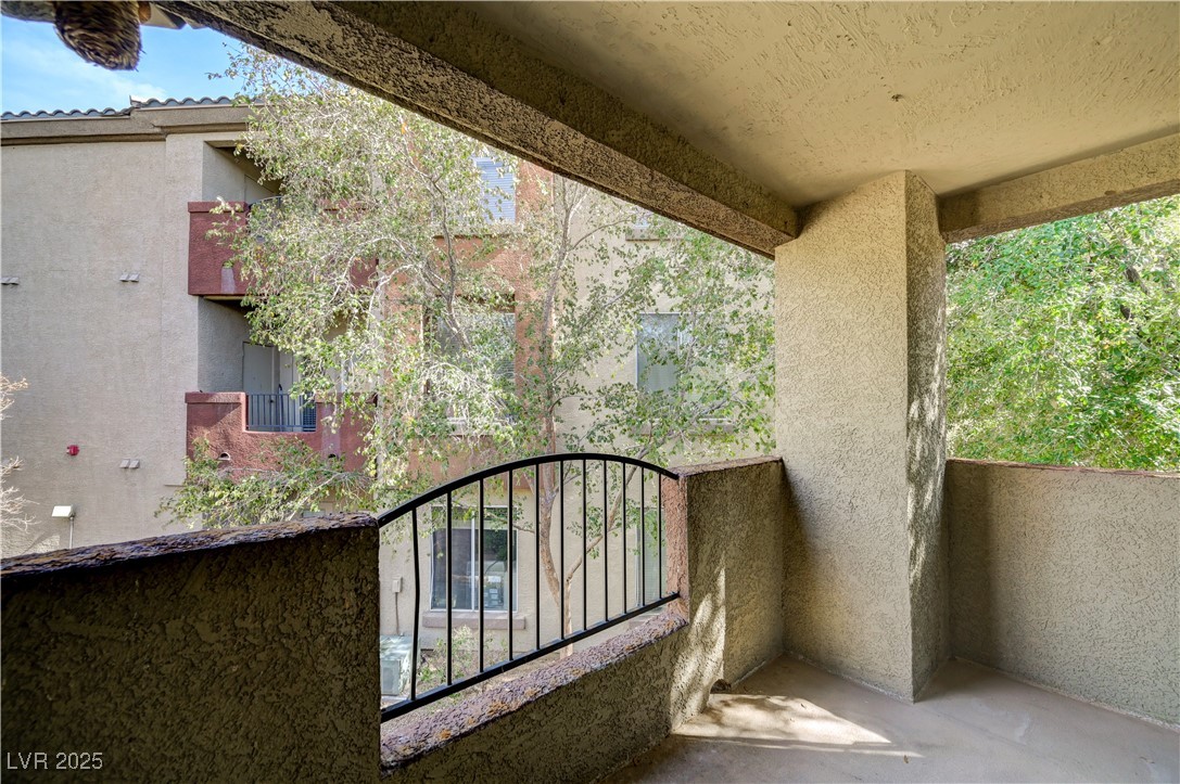 4400 South Jones Boulevard 2122