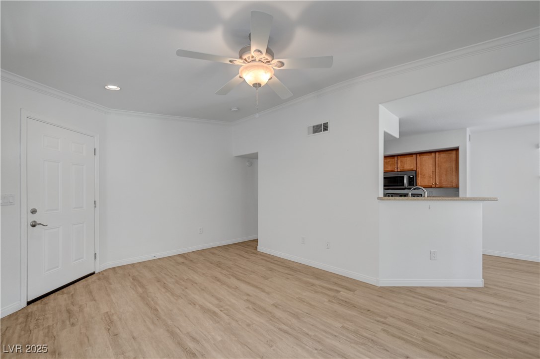 4400 South Jones Boulevard 2122