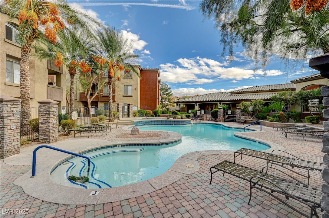 4400 South Jones Boulevard 2122