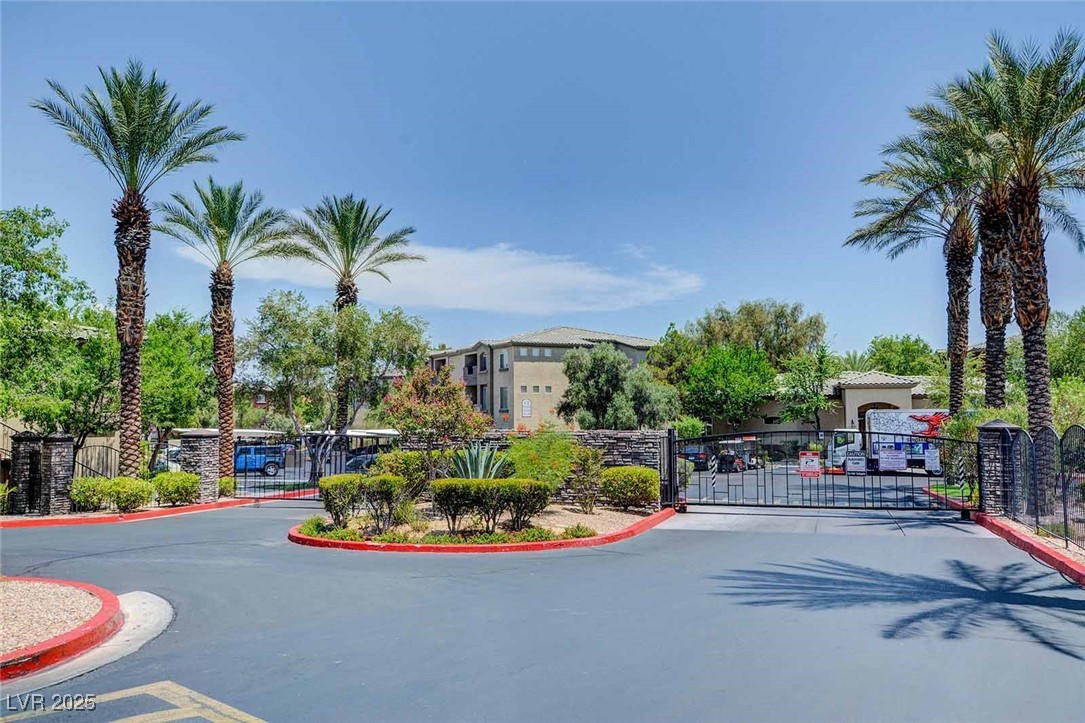 4400 South Jones Boulevard 2122