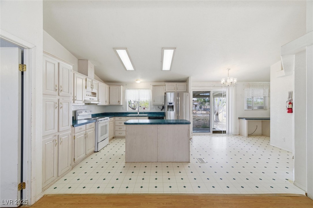 201 East Stagecoach Road