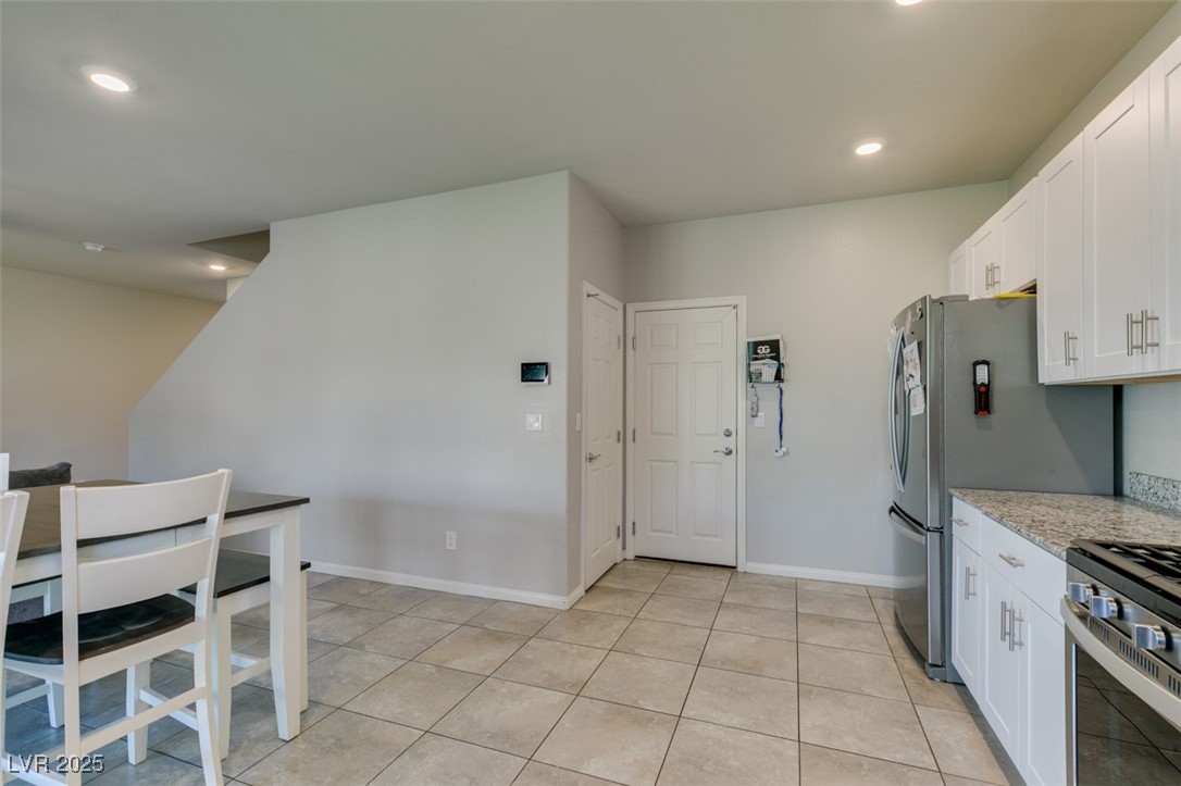 7239 Glimmer Point Street