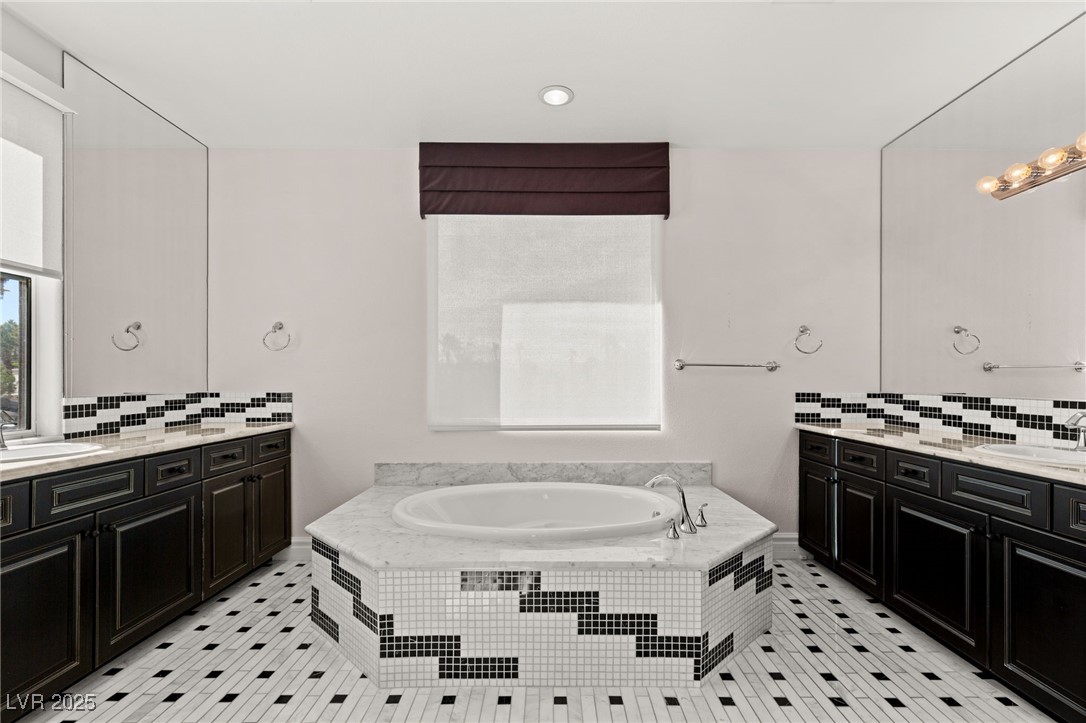 937 Rue Grand Paradis Lane