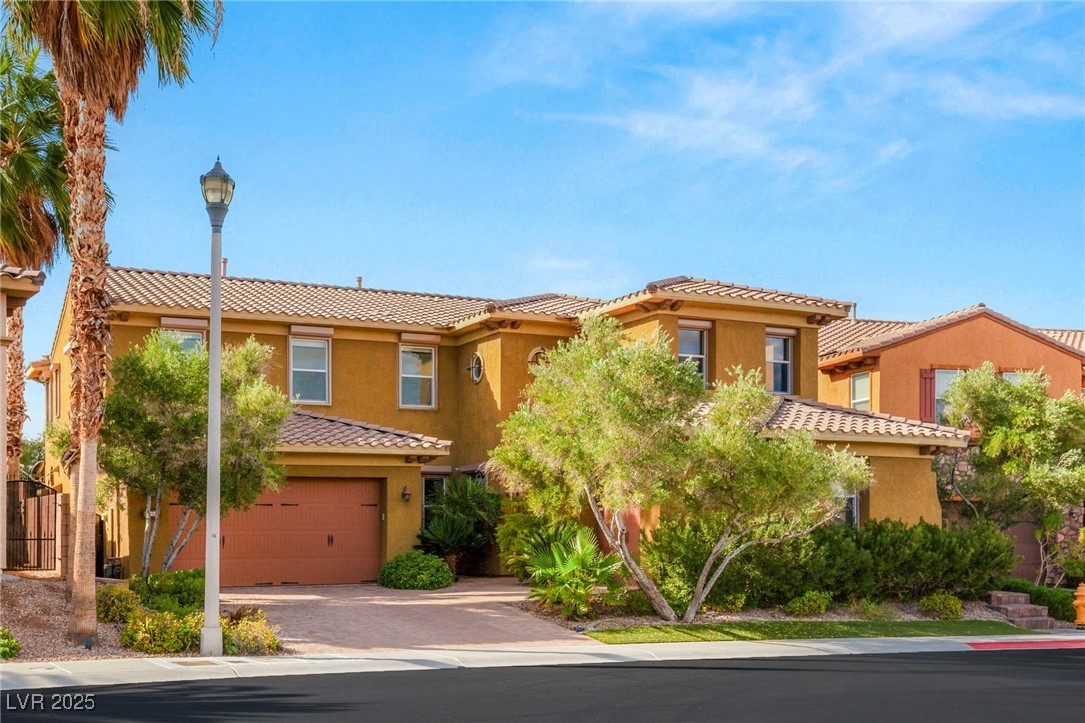 937 Rue Grand Paradis Lane